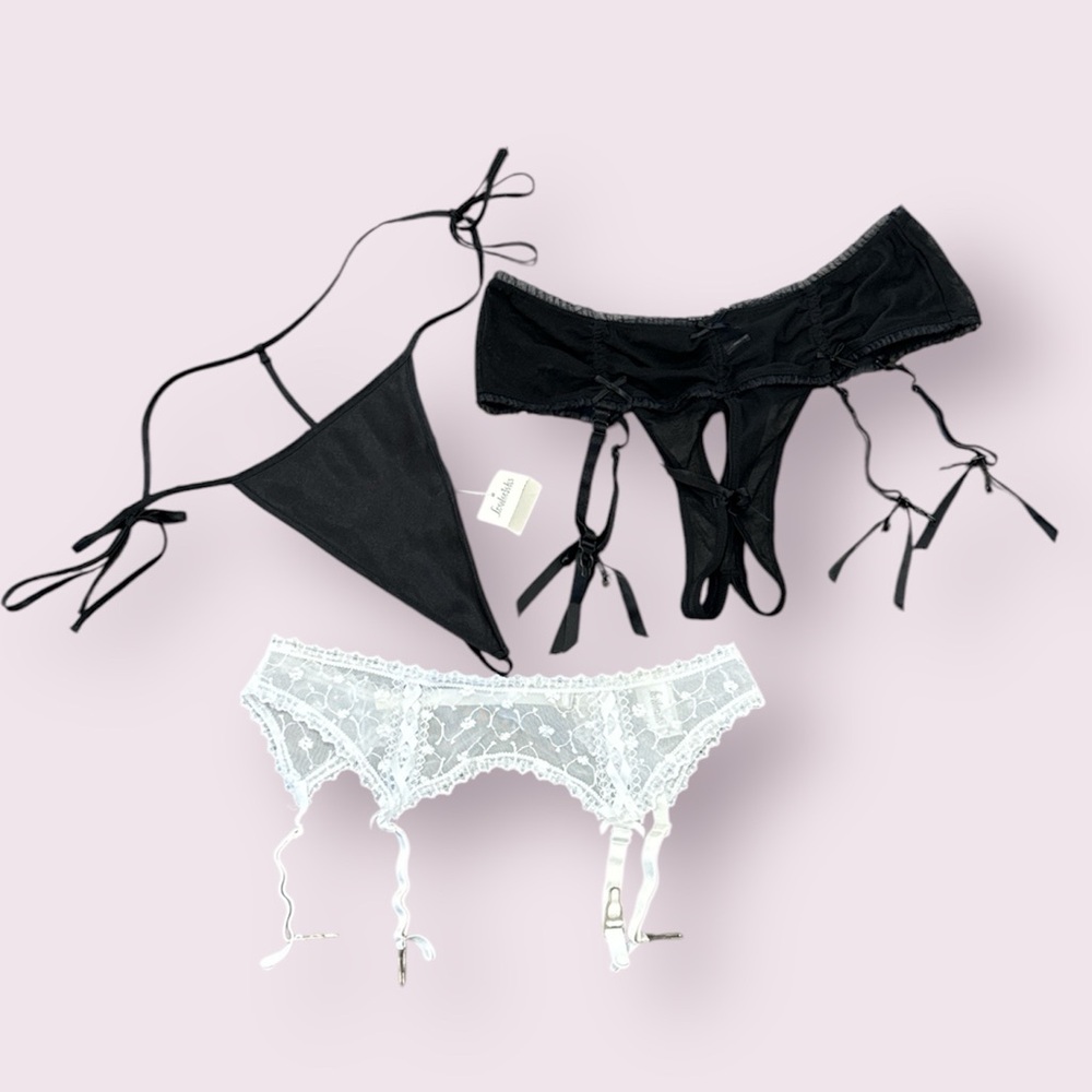 Frederick’s of Hollywood 3pc Lingerie Intimates Garter Belt Thong Black White